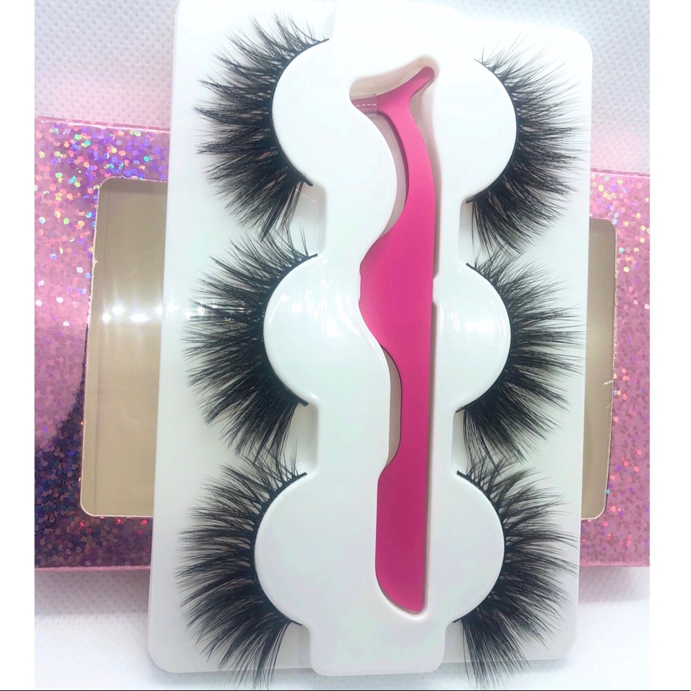 Lashes - Picture 2 of 3